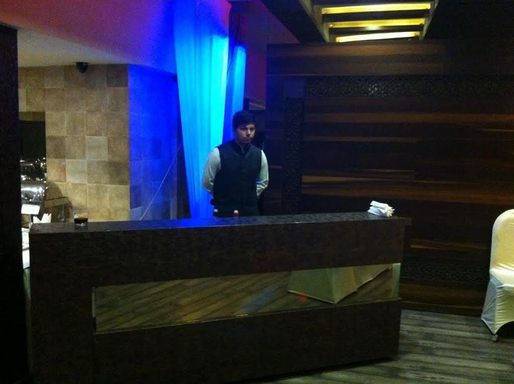 Beyond Hotel Új-Delhi Kültér fotó