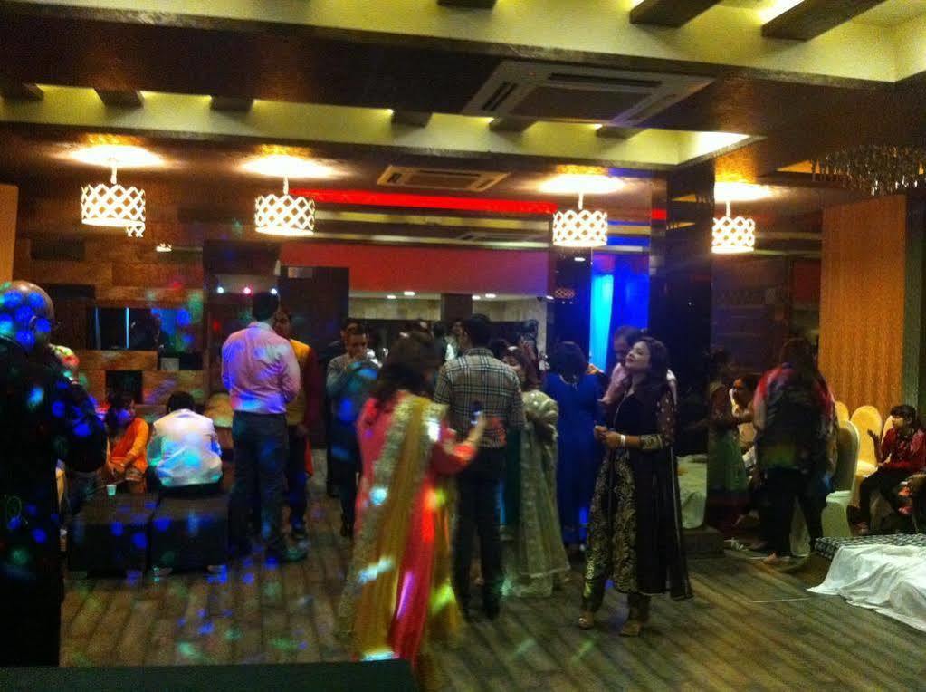 Beyond Hotel Új-Delhi Kültér fotó