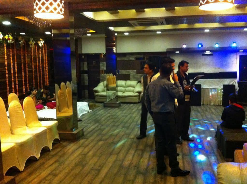 Beyond Hotel Új-Delhi Kültér fotó