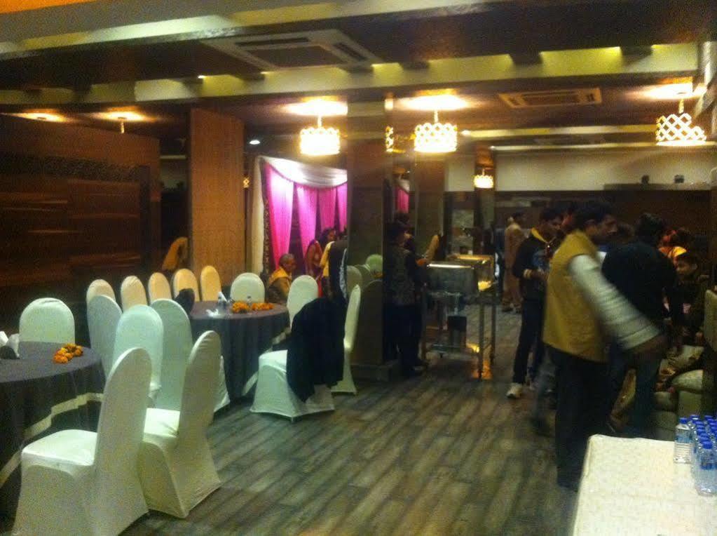 Beyond Hotel Új-Delhi Kültér fotó