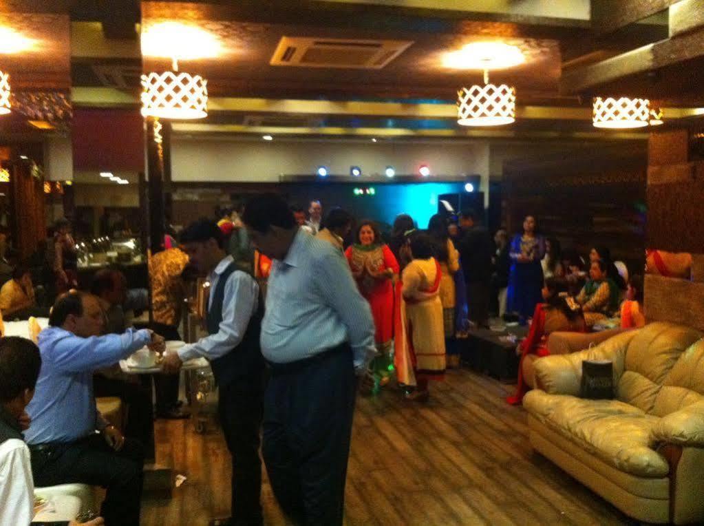 Beyond Hotel Új-Delhi Kültér fotó