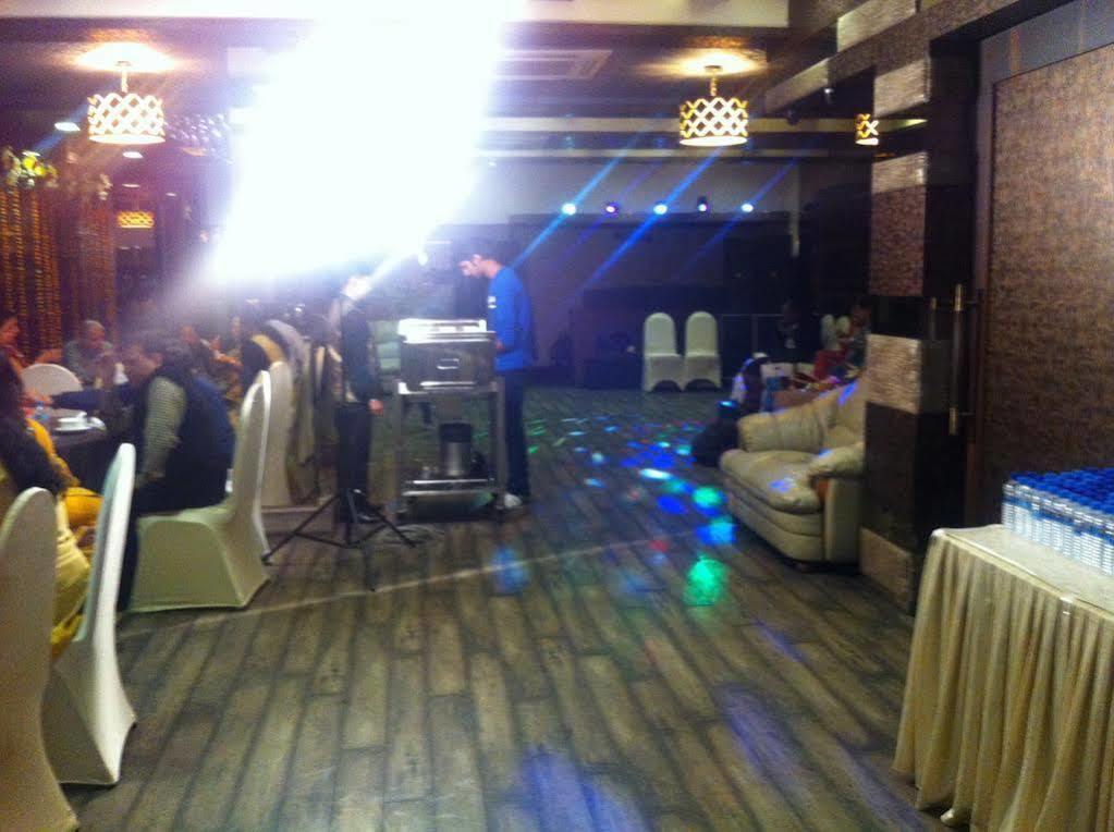 Beyond Hotel Új-Delhi Kültér fotó